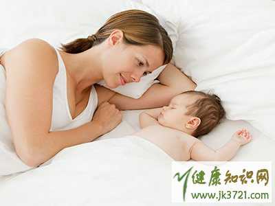 宝宝脖子皱褶处红烂怎么办如何预防宝宝脖子淹了插图1