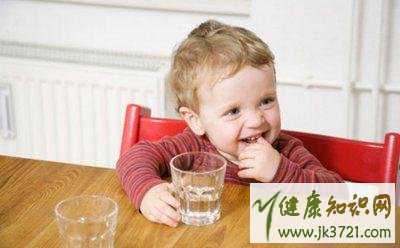 宝宝总是流鼻涕怎么办预防宝宝流鼻涕的方法插图1 宝宝总是流鼻涕怎么办预防宝宝流鼻涕的方法插图1