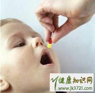 如何正确给宝宝喂药给孩子喂药的常见误区插图 如何正确给宝宝喂药给孩子喂药的常见误区插图