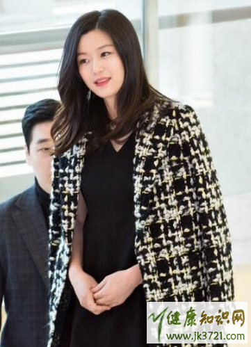 蓝色大海的传说剧里全智贤穿的衣服什么牌子全智贤穿的鞋子是什插图10 蓝色大海的传说剧里全智贤穿的衣服什么牌子全智贤穿的鞋子是什插图10