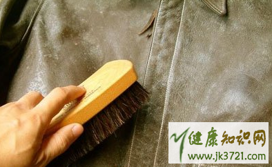 皮衣为什么会发霉皮衣发霉怎么处理插图 皮衣为什么会发霉皮衣发霉怎么处理插图