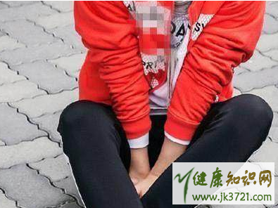 2017春季流行的运动裤是什么牌子为什么今年流行侧条纹运动裤插图1 2017春季流行的运动裤是什么牌子为什么今年流行侧条纹运动裤插图1