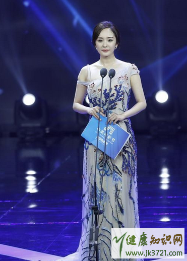 杨幂长裙是什么牌子杨幂电影节同款长裙在哪买插图1